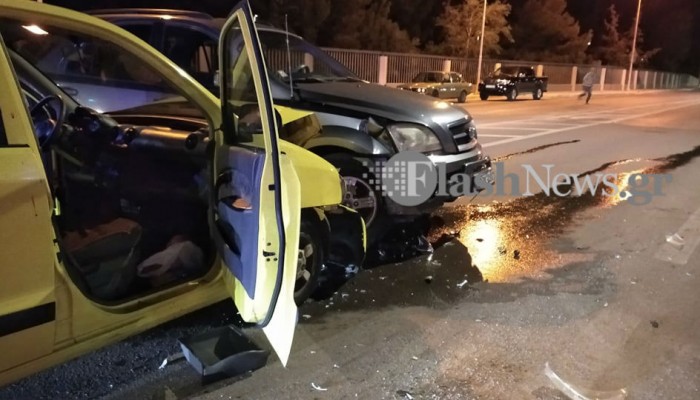 Χανιά: Σφοδρή σύγκρουση δύο αυτοκινήτων στην είσοδο του Πολυτεχνείου Κρήτης (φωτο)