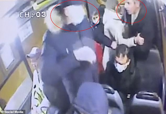 Σκότωσε συνεπιβάτη του επειδή του ζήτησε να φορέσει μάσκα μέσα στο λεωφορείο (video)