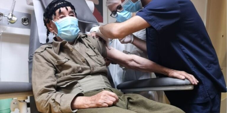 Κρήτη: 100χρονος από τον Ψηλορείτη δίνει το παράδειγμα για το εμβολιασμό (φωτο)