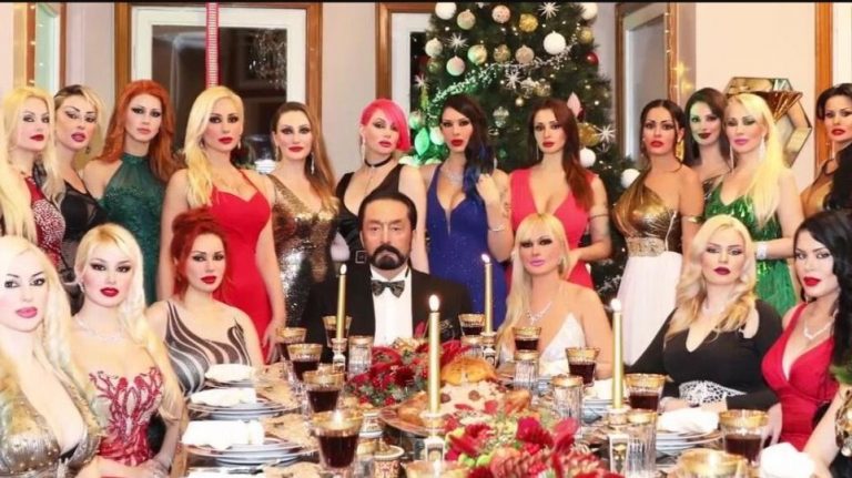 Κάθειρξη άνω των 1.000 ετών σε Τούρκο τηλε-ιεροκήρυκα που χόρευε με ημίγυμνα... «γατάκια»
