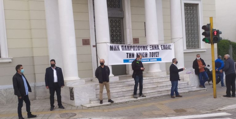 Χανιά: Ο Εμπορικός Σύλλογος Χανίων απέκλεισε την Τράπεζα της Ελλάδος - Σε ένδειξη διαμαρτυρίας (φωτο)
