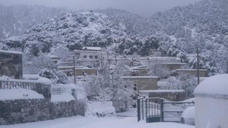 Χανιά: Αποκλεισμένα χωριά στον δήμο Σφακίων εξαιτίας του χιονιά (φωτο)