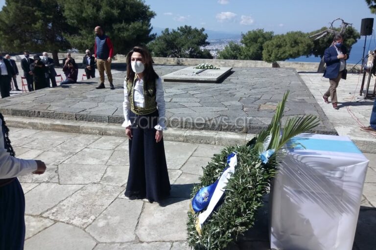 Χανιά: Με κρητική φορεσιά η Γιάννα Αγγελοπούλου Δασκαλάκη στο μνημόσυνο των Βενιζέλων (φωτο)