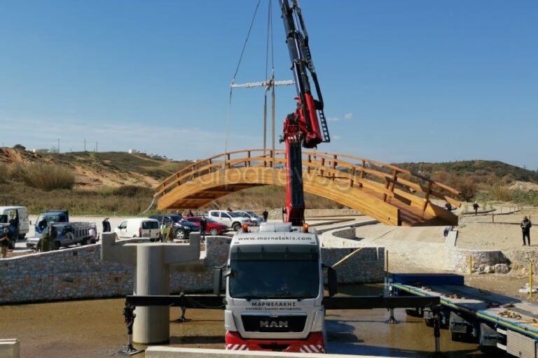 Χανιά: Νέα γέφυρα τοποθέτησε η ΔΕΥΑΧ σήμερα το πρωί στον Κλαδισό (φωτο)