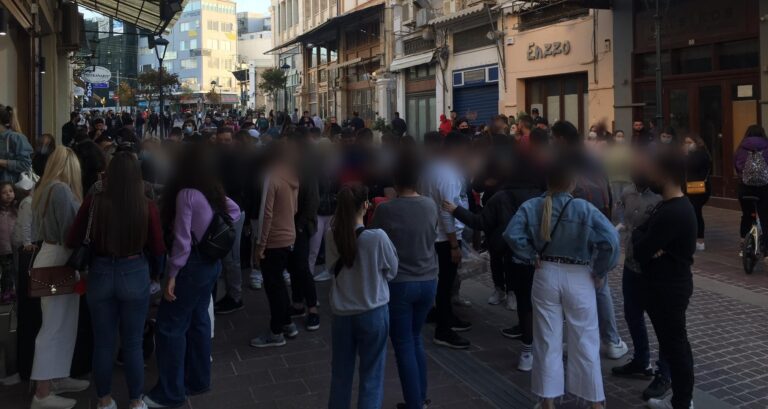 Ξεχύθηκαν στους δρόμους οι Χανιώτες - Λαοθάλλασα στην Χάληδων και το Παλιό λιμάνι
