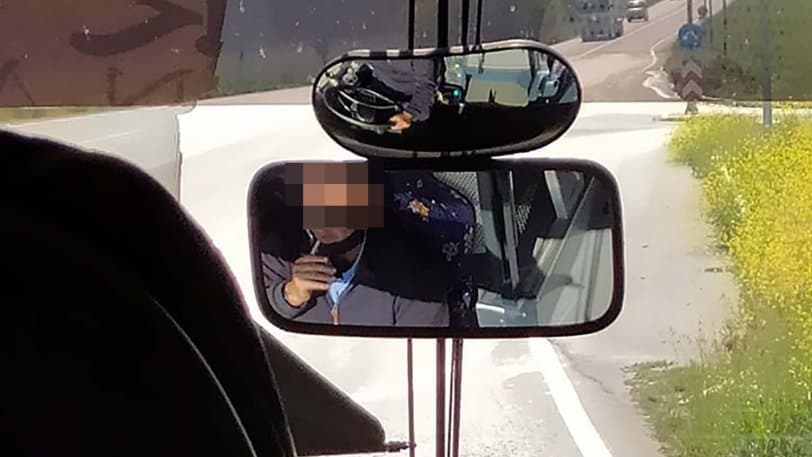 Μερακλής οδηγός ΚΤΕΛ με τσιγάρο και κατεβασμένη μάσκα (φωτο)