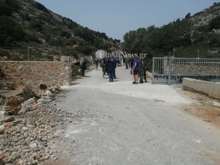 Χανιά: Πορεία διαμαρτυρίας για την πόρτα της Μονής Γουβερνέτου (φωτο)