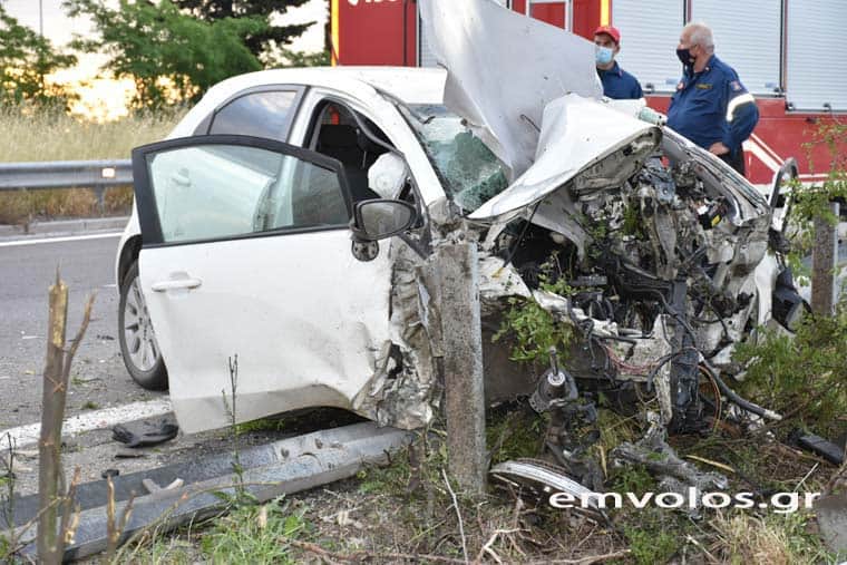 Σοκαριστικές εικόνες από τροχαίο δυστύχημα - Νεκρός ο 49χρονος οδηγός (φωτο)
