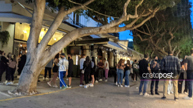 Εικόνες… συνωστισμού στο κέντρο του Ηρακλείου – Γέμισαν οι πλατείες