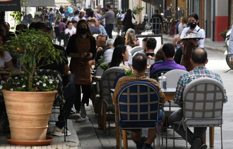 Χαλάρωση των μέτρων μετά μουσικής - Τι αλλάζει από σήμερα στη ζωή μας