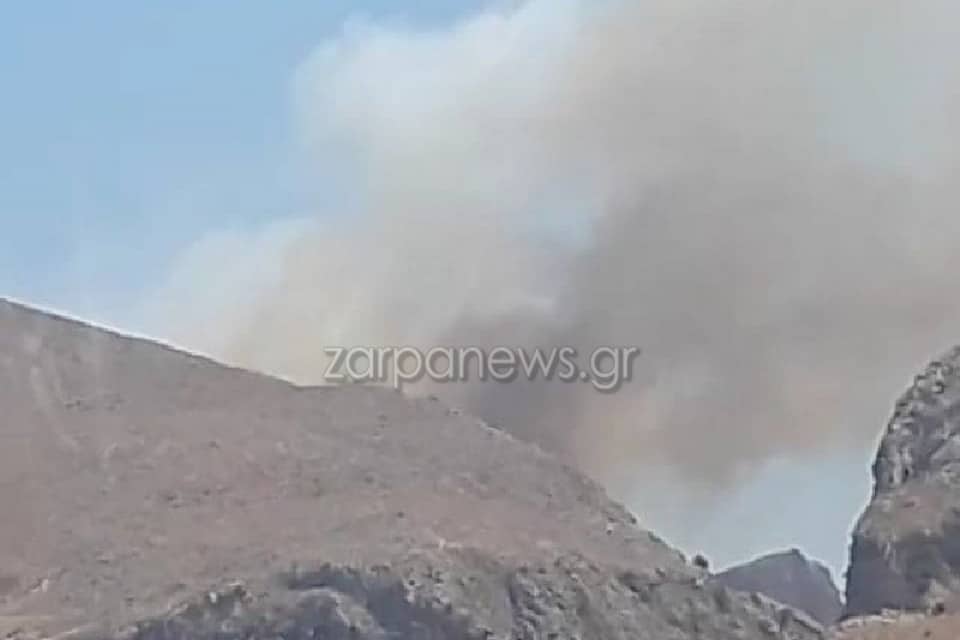 Χανιά: Συναγερμός στην πυροσβεστική για μεγάλη φωτιά κοντά στο Κολυμπάρι (φωτο)