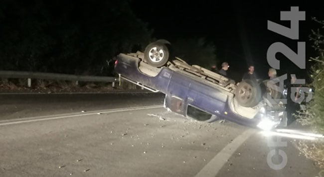 Χανιά: Σφοδρή σύγκρουση ΙΧ με αγροτικό στην εθνική οδό (φωτο)