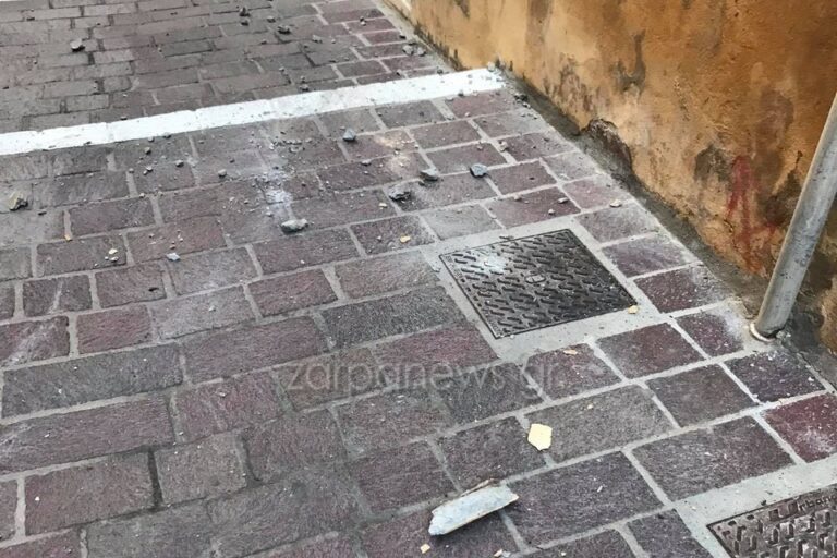 Χανιά: Προσοχή! Μπετά πέφτουν από κτίρια στην Παλιά Πόλη - Παρ’ ολίγον να τραυματιστεί περαστικός