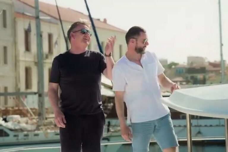 Χανιά: Καλοπέρασε ο Γκόρντον Ράμσεϊ - Έφτιαξε μπουγάτσα, βούτηξε στον Μπάλο (video)