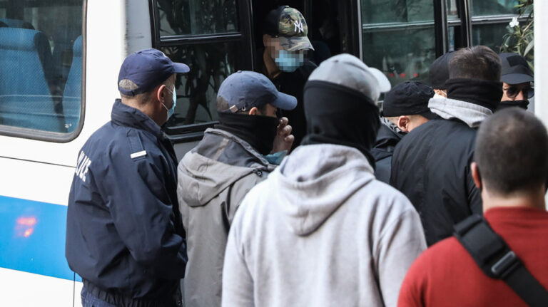 Ελεύθεροι χωρίς όρους οι επτά αστυνομικοί που σκότωσαν το 20χρονο Ρομά