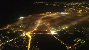 Χανιά: Απόκοσμα νυχτερινά εναέρια πλάνα πάνω από την πόλη (video)