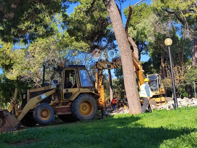 Χανιά: Μπήκαν οι μπουλντόζες στον Δημοτικό Κήπο (φωτο)