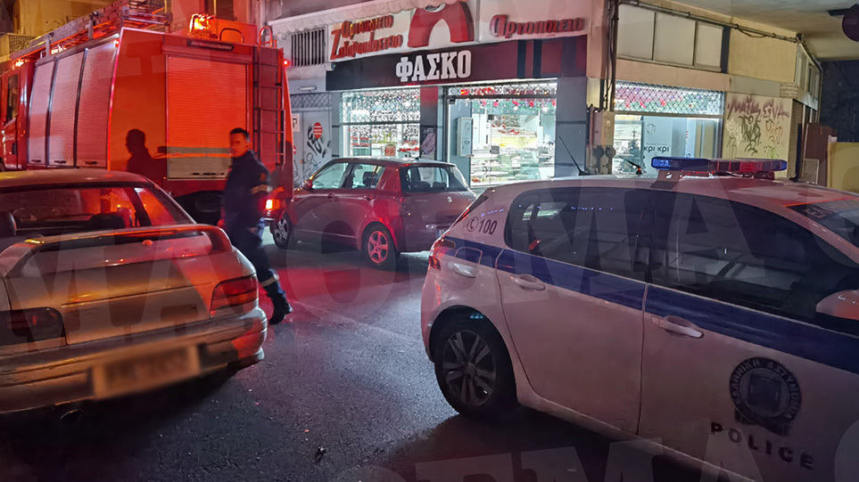 Άνδρας κρατά όμηρο την κοπέλα του και απειλεί να τινάξει την πολυκατοικία