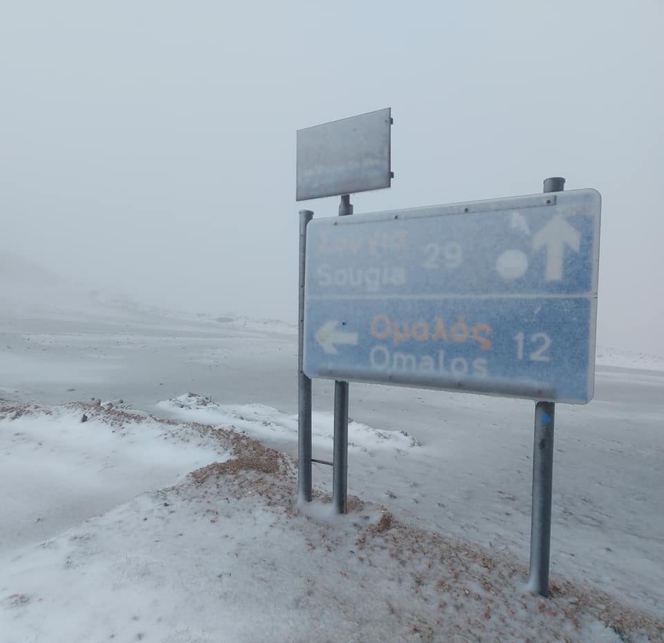 Χανιά: Πυκνή χιονόπτωση στα ορεινά (φωτο)