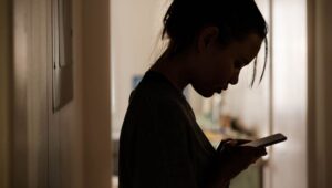 Χανιά: Κορίτσι 15,5 χρονών στο νοσοκομείο - Πήρε ηρεμιστικά χάπια, ενώ συνομιλούσε με την παρέα της στο διαδίκτυο