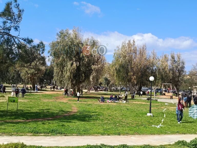 Γιόρτασαν την Καθαρά Δευτέρα οι Χανιώτες - Πλήθος κόσμου στους Αγίους Αποστόλους (φωτο)