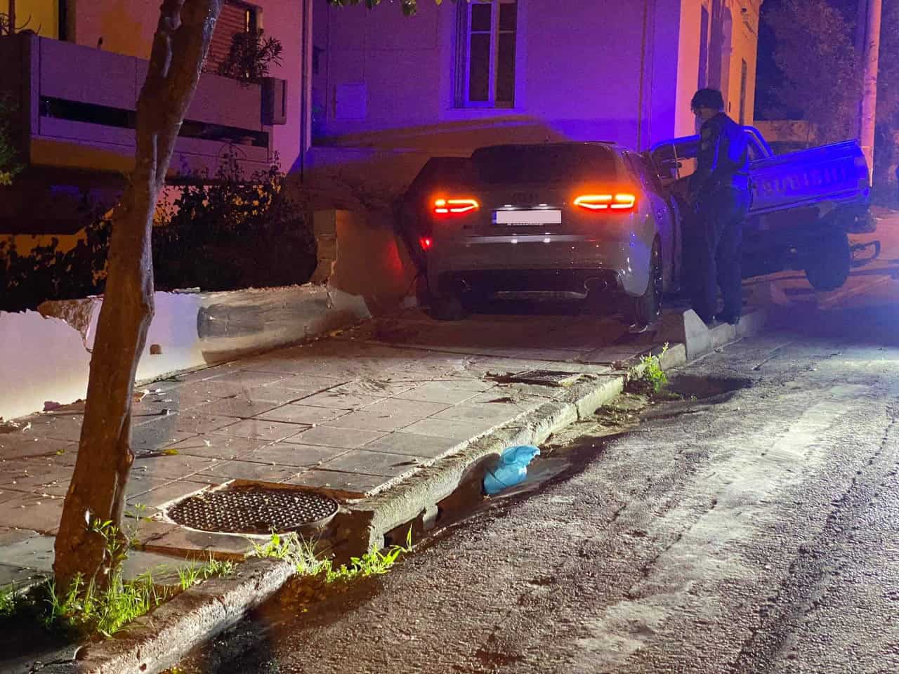 Χανιά: Απίστευτο τροχαίο στο κέντρο της πόλης (φωτο)