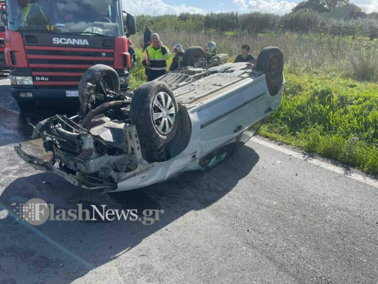 Σοβαρό τροχαίο με εγκλωβισμένο (φωτο)