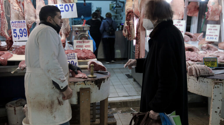 Ακριβότερο το φετινό πασχαλινό τραπέζι - Πού θα φτάσει η τιμή του αρνιού, τι πρέπει να προσέξουν οι καταναλωτές