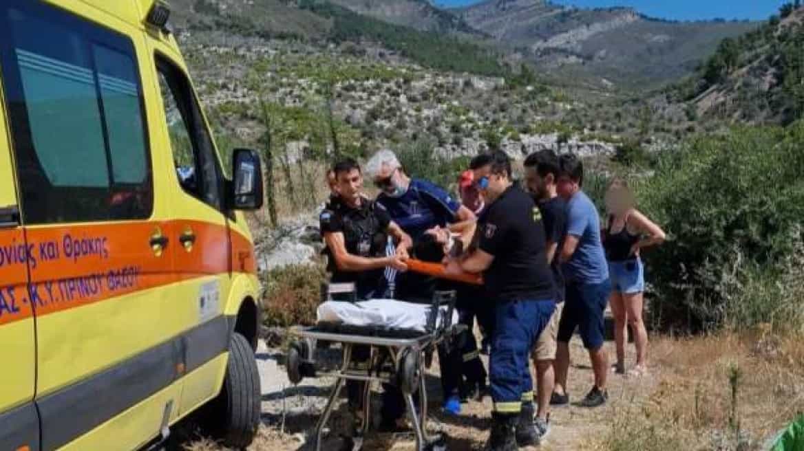 Οδηγός μοτοσικλέτας έπεσε από γκρεμό 120 μέτρων και σώθηκε! (video)
