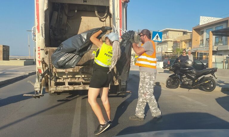 Μια Κρητικιά που αντέχει στα δύσκολα… Η δουλειά στο απορριμματοφόρο κι η ανθρωπιά (φωτο)