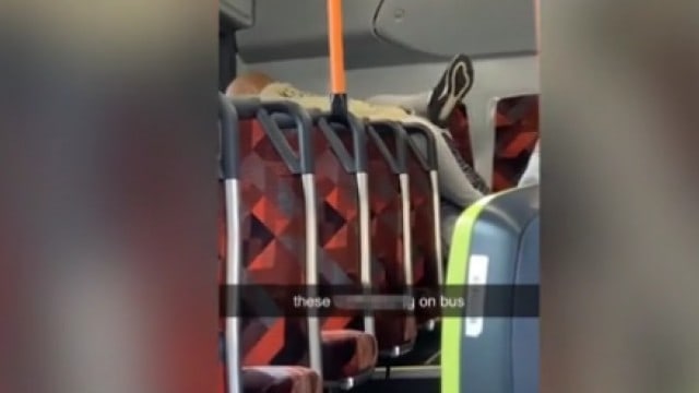 Ζευγάρι έκανε σεξ σε λεωφορείο - Έξαλλοι οι επιβάτες (video)