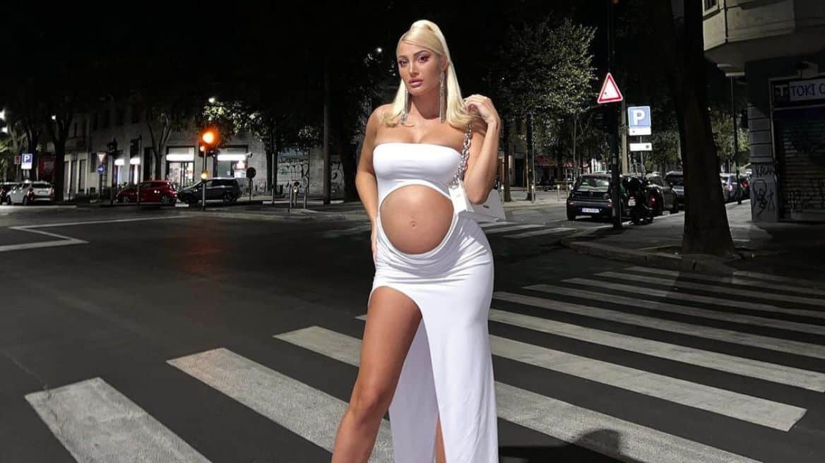 Ιωάννα Τούνη: Όσοι έχουν πρόβλημα με μία έγκυο που εμφανίζει την κοιλιά της, στροφή και σε άλλο προφίλ