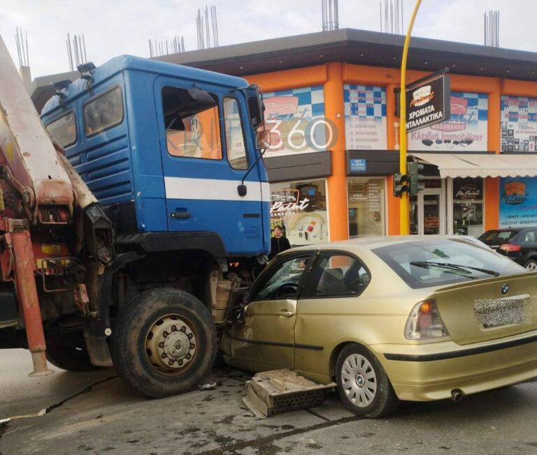 Χανιά: Παραλίγο τραγωδία - Φορτηγό “εμβόλισε” ΙΧ - Γλίτωσε για μερικά εκατοστά η οδηγός