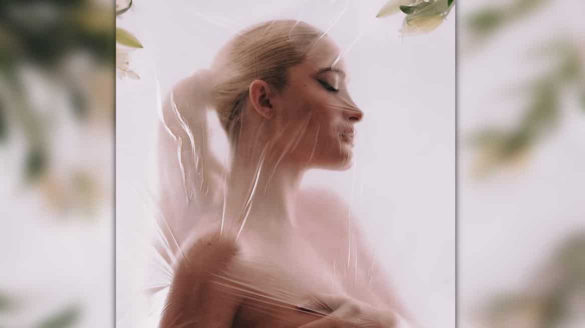 Η Ιωάννα Τούνη φωτογραφίζεται γυμνή λίγο πριν γεννήσει (φωτο)