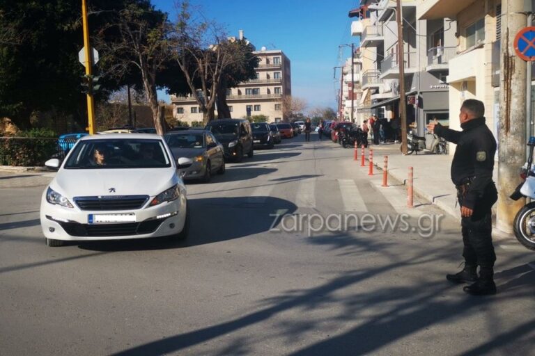 Χανιά: «Φράκαρε» από αυτοκίνητα το κέντρο - Μποτιλιάρισμα διαρκείας σε πολυσύχναστους δρόμους (φωτο)