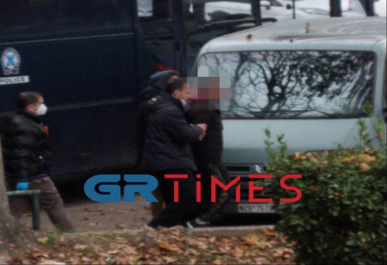 Συνελήφθη γνωστός Έλληνας ράπερ - Λήστεψε 8 καταστήματα σε δύο ώρες! (video)