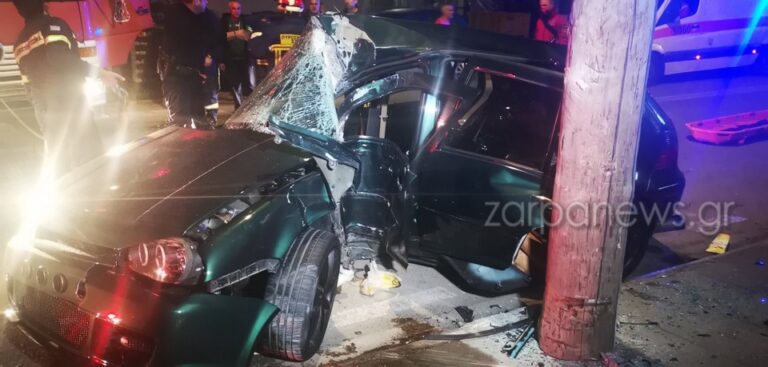 Χανιά: Σοβαρό τροχαίο τα Χριστούγεννα - Επιχείρηση απεγκλωβισμού από την Πυροσβεστική (φωτο - video)