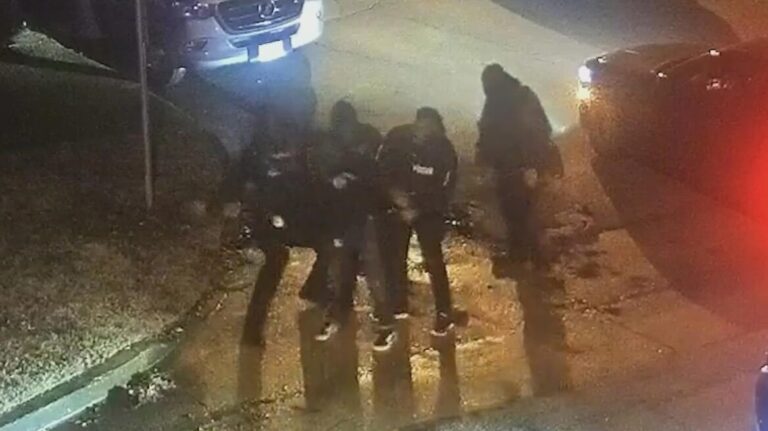 Απάνθρωπη δολοφονία 29χρονου στις ΗΠΑ - Φώναζε «μαμά» και οι αστυνομικοί έλεγαν «θα σε σκίσουμε» (video)