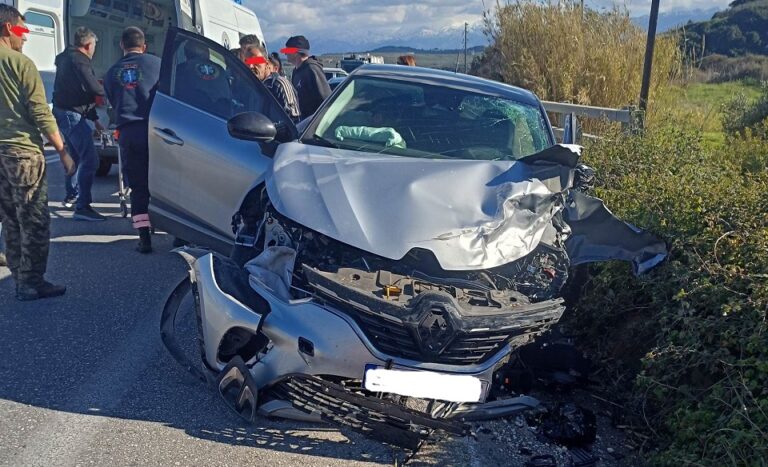 Χανιά: Τροχαίο μετά από σύγκρουση οχημάτων στο Κολυμπάρι - Τραυματίστηκαν δύο άτομα (φωτο)