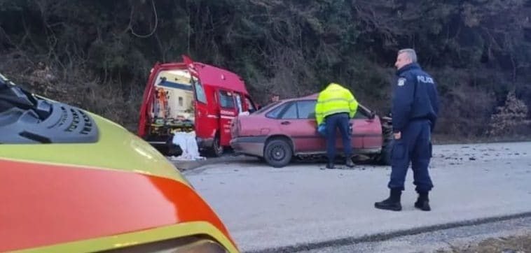 Νεκρός είναι ο οδηγός του αυτοκινήτου καθώς και ο ασθενής ο οποίος βρισκόταν στο ασθενοφόρο.
