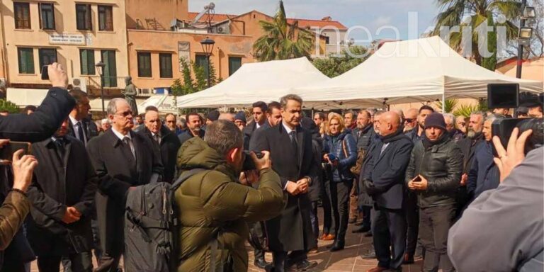 Χανιά: Παρουσία του πρωθυπουργού η κηδεία του Μανούσου Βολουδάκη - Πλήθος κόσμου στο τελευταίο αντίο (φωτο)