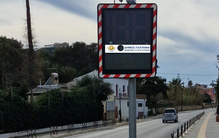 Χανιά: Τοποθέτηση συστήματος ενημέρωσης για υπέρβαση ορίου ταχύτητας στον Πλατανιά (φωτο)