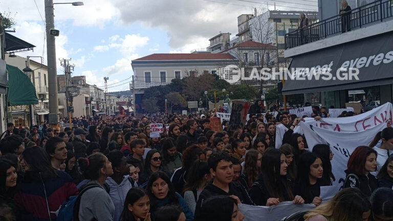 Χανιά: Στους δρόμους μαθητέςγια το δυστύχημα στα Τέμπη (φωτο - video)