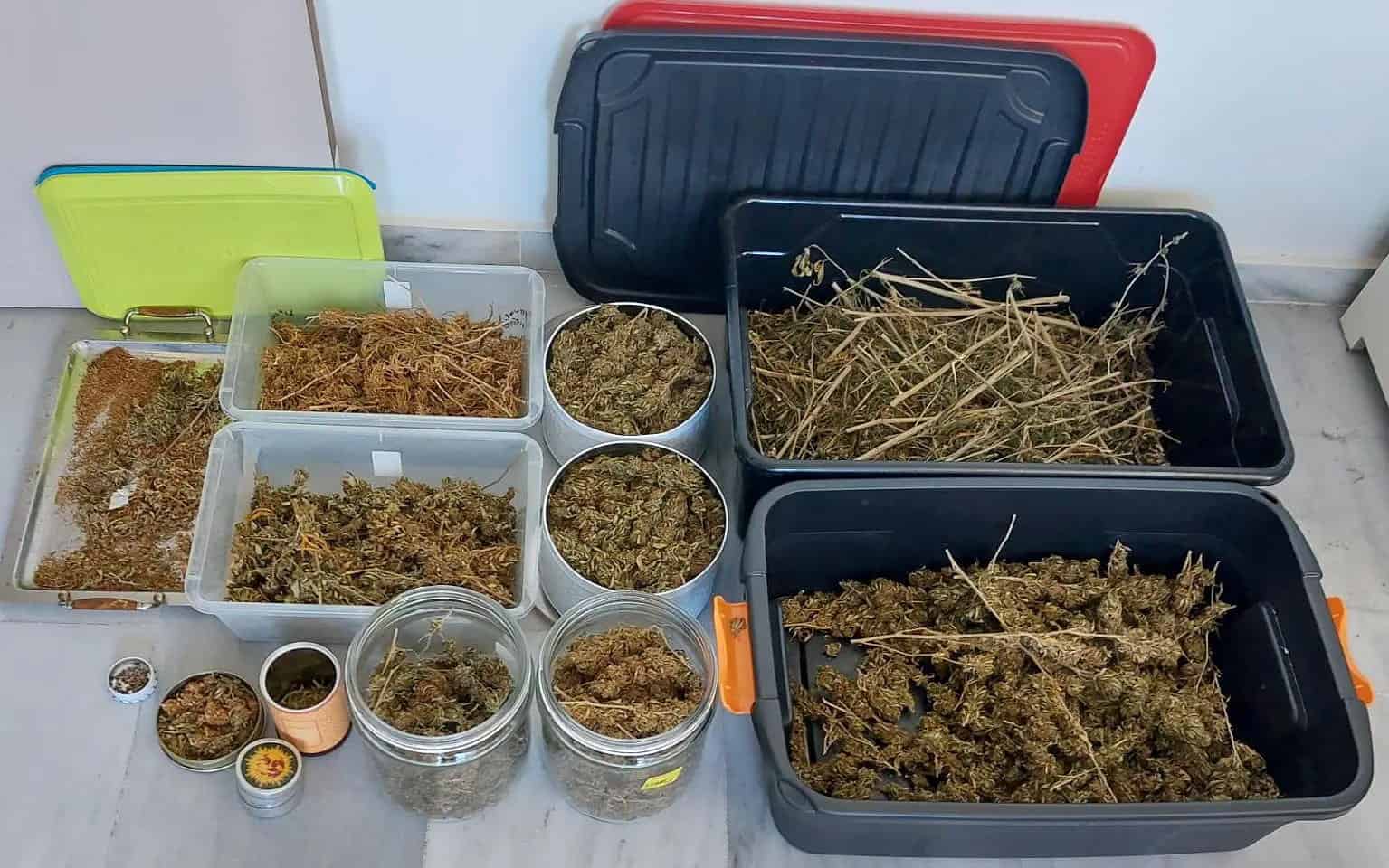 Χανιά: Χειροπέδες σε 37χρονο Χανιώτη που είχε πάνω από ένα κιλό κάνναβη στο σπίτι του (φωτο)