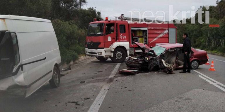 Χανιά: Σφοδρή σύγκρουση οχημάτων με εγκλωβισμό - Στο νοσοκομείο δύο ηλικιωμένοι (φωτο)
