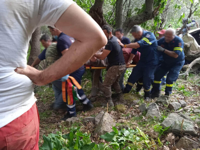 Χανιά: Σοβαρά τραυματίες οι δύο επιβάτες που έπεσαν με φορτηγό σε χαράδρα - Έχασε το μάτι του ο ένας