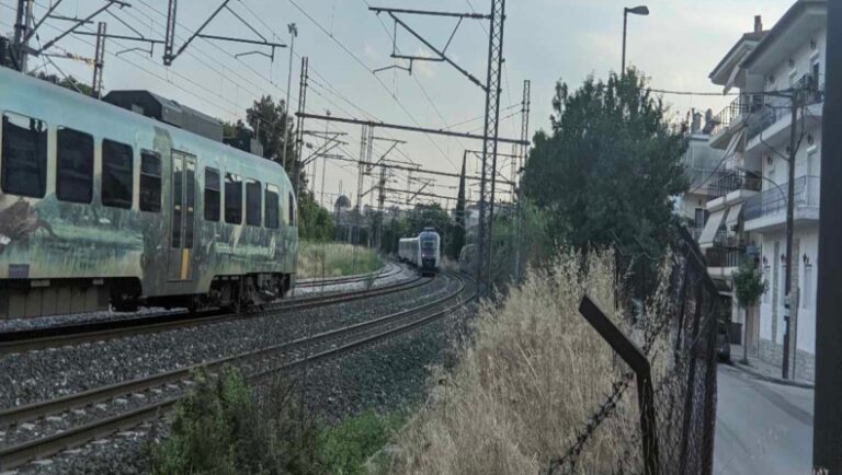 Παραλίγο νέα σιδηροδρομική τραγωδία - Δύο τρένα βρέθηκαν στην ίδια γραμμή (φωτο)