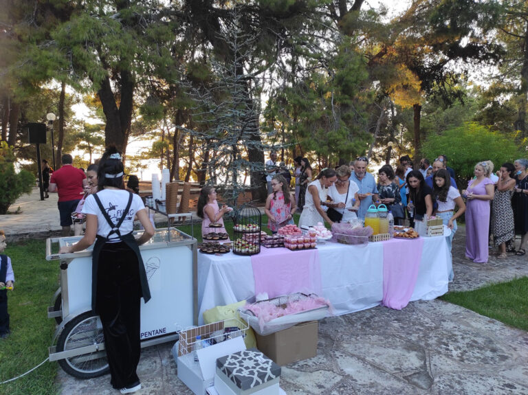 Ζαχαροπλαστείο Άσπρο Μαύρο: Η γλυκιά απόλαυση των Χανίων