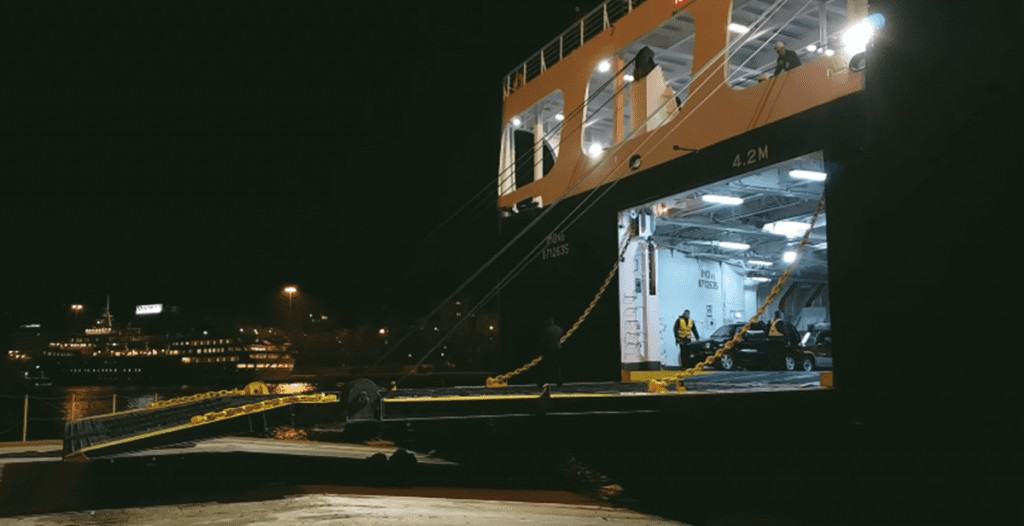 Άμεσα πραγματοποιήθηκε η ρίψη ύδατος από πλήρωμα του πλοίου