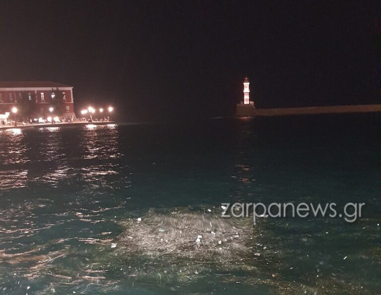 Χανιά: Σκουπίδια με φόντο τον Φάρο στο λιμάνι… (φωτο)